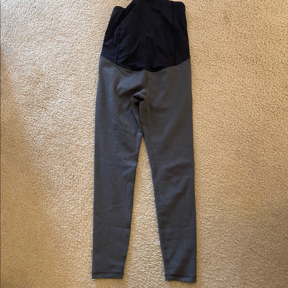 MATERNITY ALERT! 💗💙 Gray maternity leggings. Size XS. Length hits mid calf.